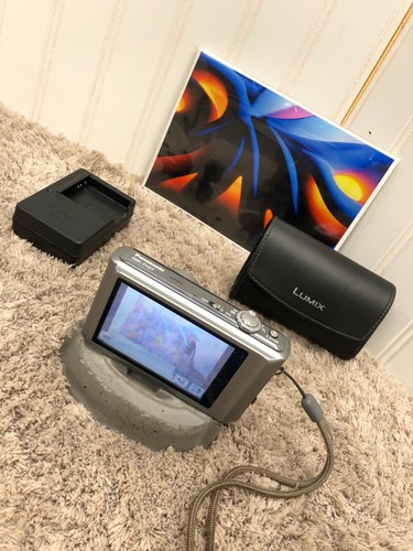Panasonic Lumix DMC-FH27 16MP Digital Camera 8X Zoom w/Case, Charger & Battery - Picture 2 of 10