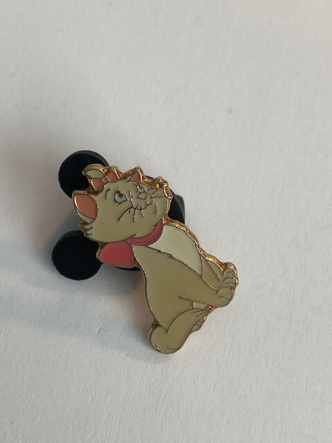 DS Aristocrats Commemorative Tin Set Marie Sitting Disney Pin (B7)