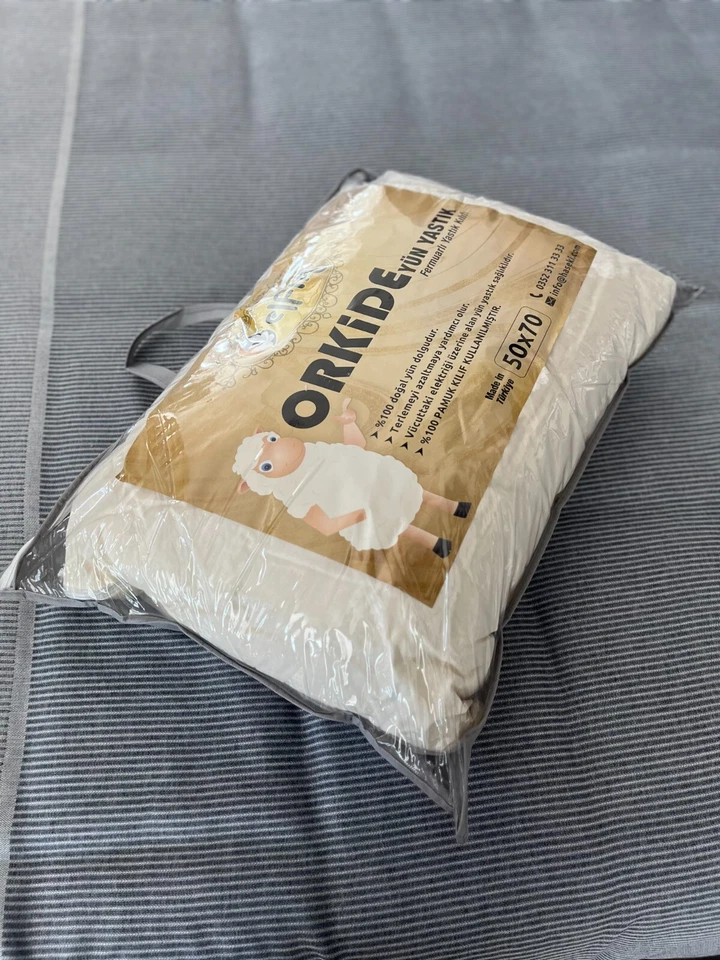 100% Natural Sheep Wool Pillow 50 X 70 Cm - Image 2 of 3