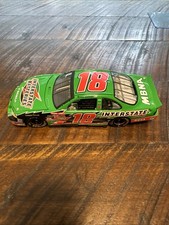 Bobby Labonte 18 Interstate Batteries 2002 Pontiac Grand Prix Action 1:24 Scale
