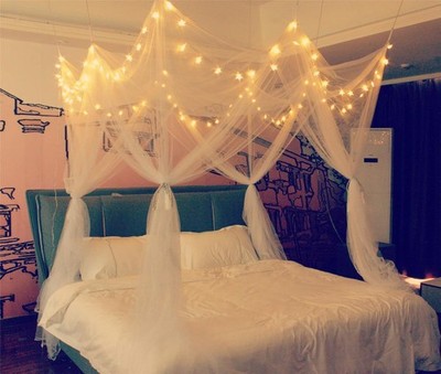 8 Corner Bed Canopy with 100 LED Star String Lights Battery Operated