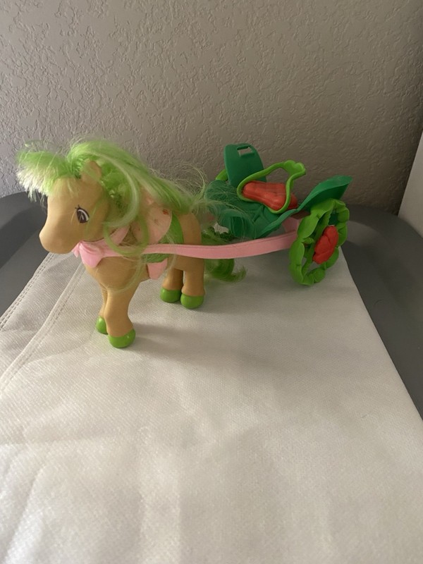 Vintage Kenner Strawberry Shortcake Maple Stirrup Horse Carriage Oatsmobile Toy
