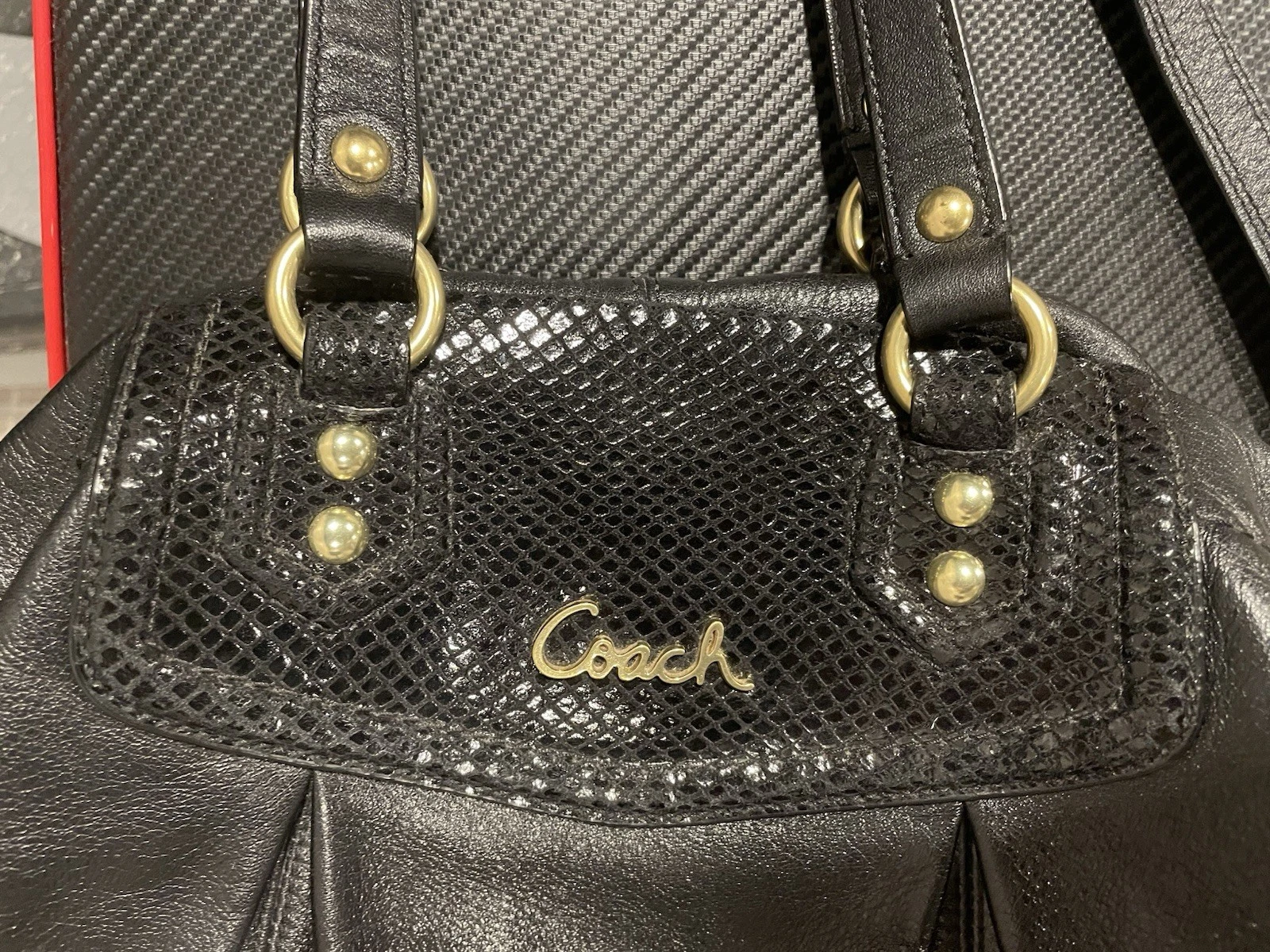 Borsa a tracolla Coach Ashley Carryall nera F19243 pelle di serpente accento pelle di mucca