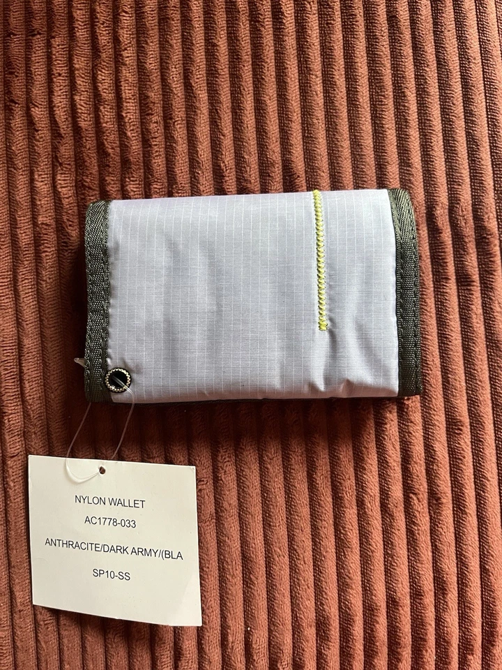 Nike Wallet Trifold Retro Vintage Sample Y2K 2000s Rare “hook & loop fastener”  - Image 2 of 4