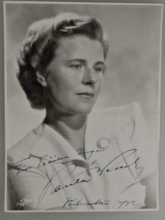 Autogramm Schauspielerin Paula Wessely auf Großfoto 1942 (148146)