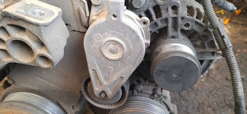 038903315 Spannrolle Zahnriemen Steuerriemen (Riemenspanner)  Vol DE2475904-96