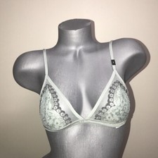 New Victorias Secret Lace Triangle Unlined Wireless Bralette Bra. Size Small.