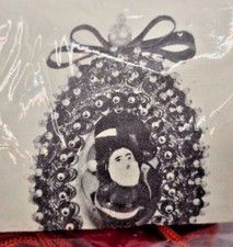 Dexter's LeeWards PANORAMA SANTA SHADOW BOX Sequin Bead Christmas Ornament KIT