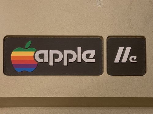Apple A252064 IIe Vintage Desktop Computer System With Disk II for