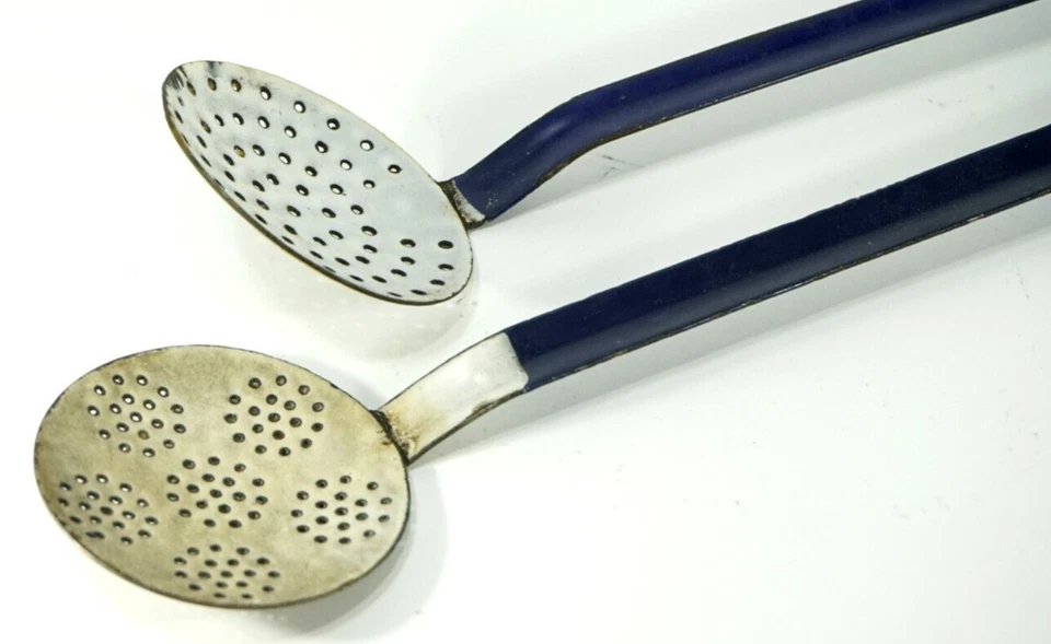 = Ea. Dos cucharones de colar de granito de 1900, esmalte azul y blanco Foto 2 de 4