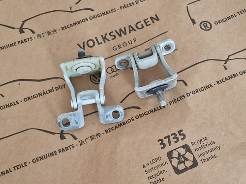 VW Seat Satz 2x Scharnier Heckklappe Klappenscharnier 5G6827301C Weiß White
