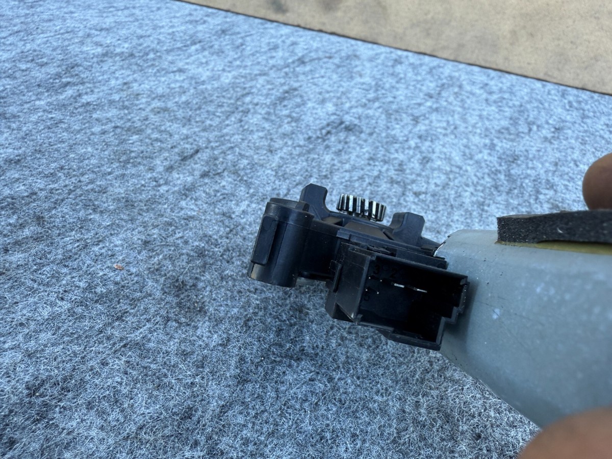 KIA STINGER 2018-2023 OEM SUNROOF PANORAMIC SHADE ROLLER MOTOR