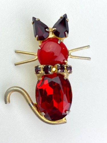 Sweet Vintage Gold Tone Cat Pin Brooch Red Stones - Picture 11 of 11