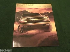 MINT 2000 CHEVY SILVERADO SALES BROCHURE 44 PAGES 9 X 11 W/COLOR CHART (BOX 536)