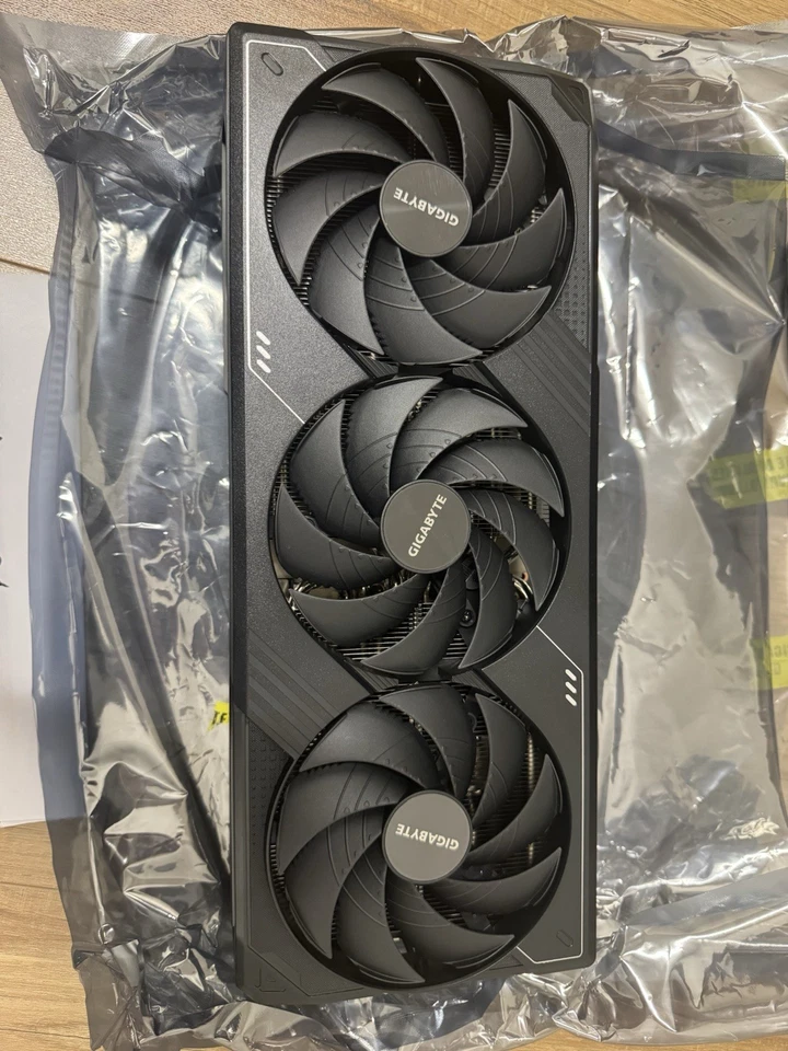 Gigabyte NVIDIA GeForce RTX 5090 Windforce 32G Graphics Card - Image 4 of 4