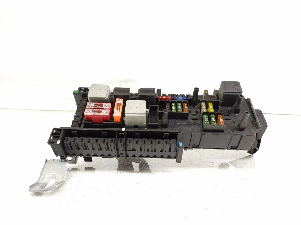 2014 Mercedes-Benz E350 Coupe Rwd 3.5L Cabin Room Inside Fuse Box 204-540-01-50 - Image 2 of 4