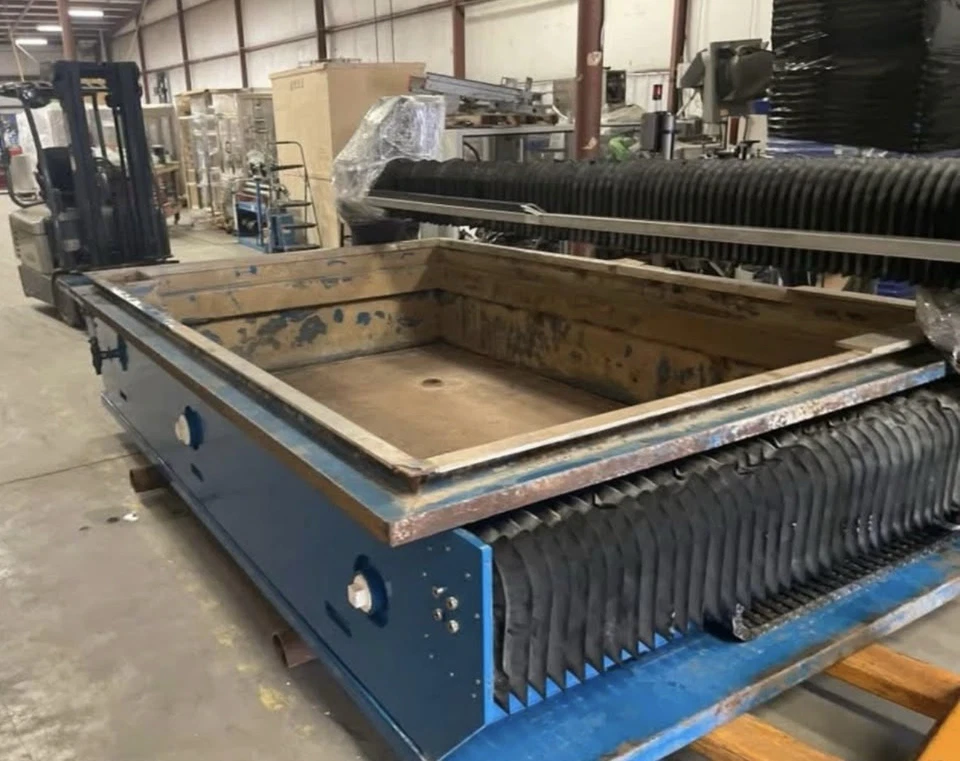 Máquina de corte por chorro de agua Calypso 60.000 psi Foto 2 de 4