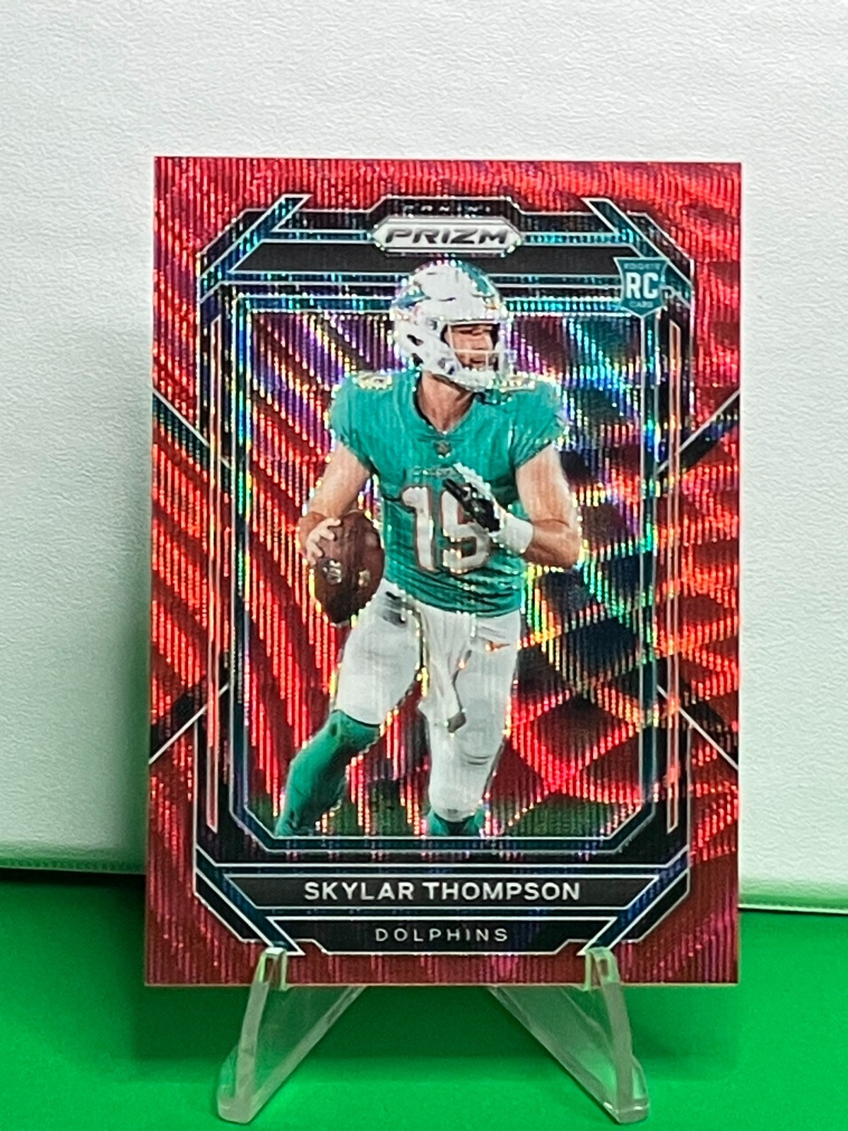 2022 Panini Prizm - Skylar Thompson #354 - Red Wave Prizm /149 (RC)