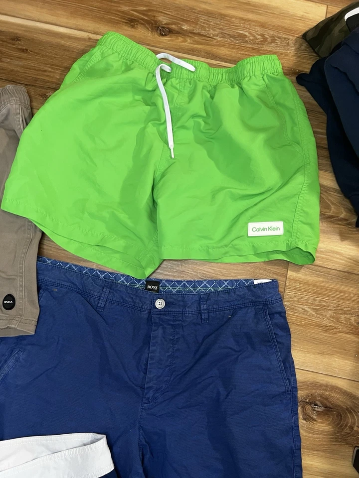 Pacote com 5 shorts masculinos Calvin Klein Hugo BOSS Chubbies RVCA Essentials - Imagem 4 de 4