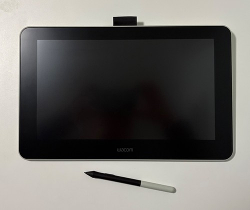 Wacom One Creative Pen Display 13.3" Full HD PC/MAC with pen Great Condition - Picture 2 of 5