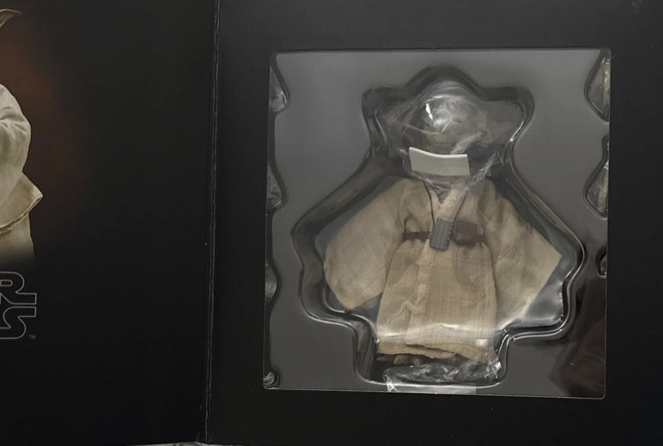 YODA Jedi Master 1/6th Scale — 2018 Sideshow Toys — Star Wars New in Package - Image 2 of 4