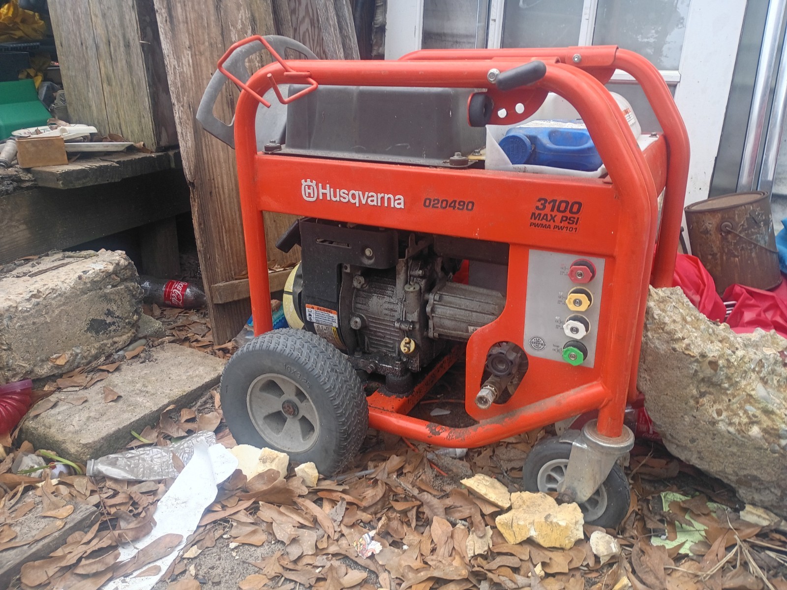 Husqvarna PW2300 Electric Pressure Washer With Detergent Tan