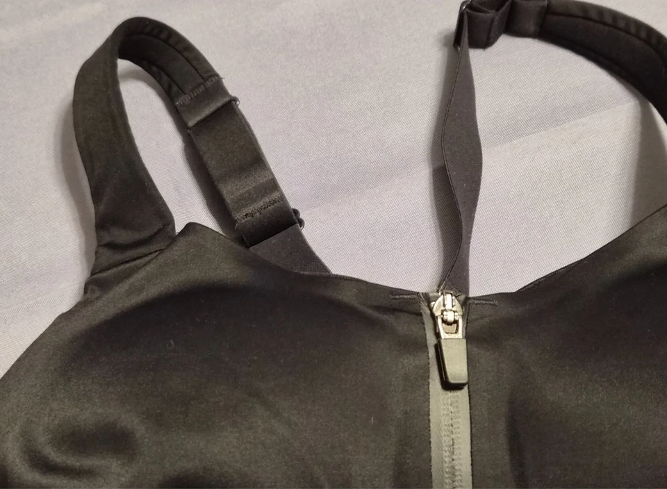 Sujetador deportivo Victoria's Secret VS Knockout ultra negro talla 38DD/E85 delantero Zi Foto 3 de 4