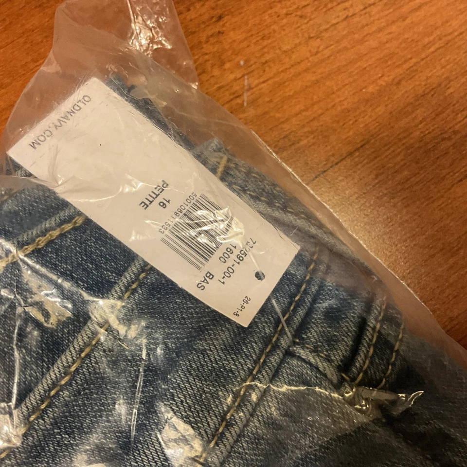 Pantalones de mezclilla Old Navy para mujer 16 Petite tiro medio Wow Boyfriend tobillo lavado medio NUEVOS EN BOLSA Foto 3 de 4