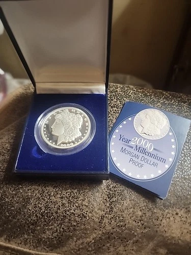 2000 Millennium 1 oz .999 Fine Silver Uncirculated Round with Mint Packaging