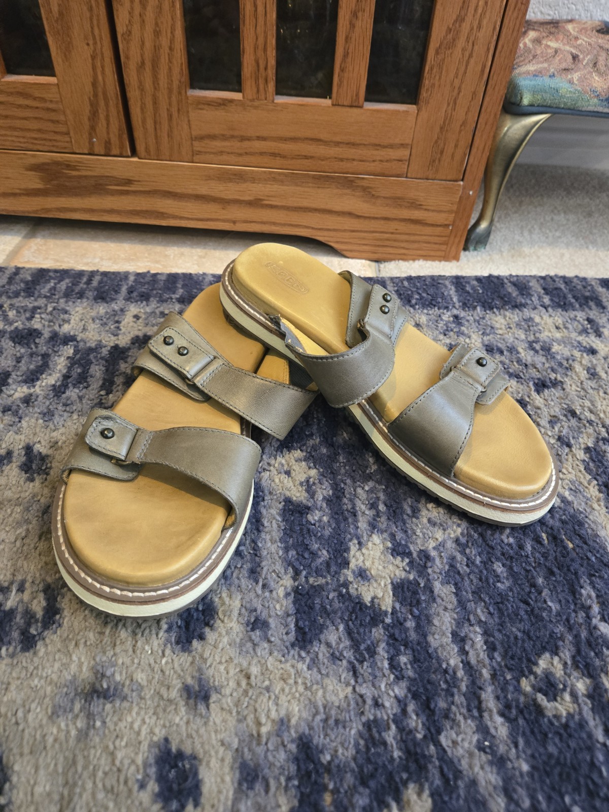 Keen Shoes Lana sandali con cinturino in pelle da donna taglia 8 slide verde oliva