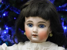 poupée ancienne, tête en biscuit, marqué en creux d'un trèfle à 3 feuilles 10