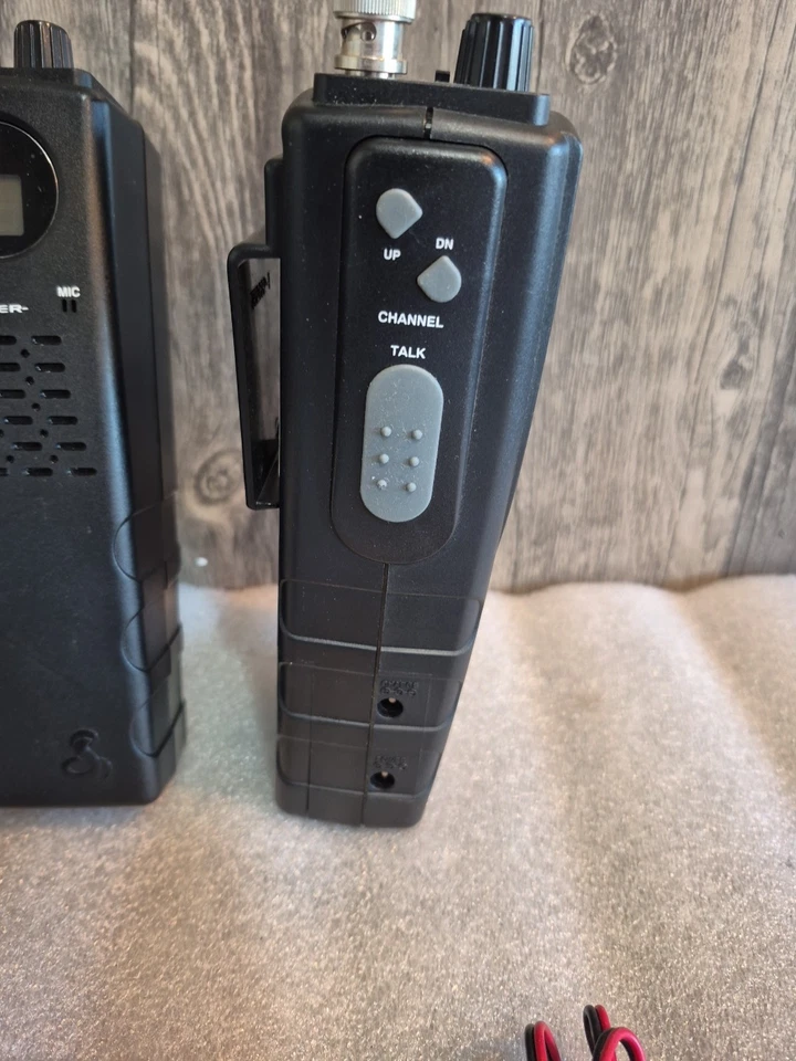 Radio portátil de 2 vías Cobra HH36ST ultra transparente Foto 3 de 4