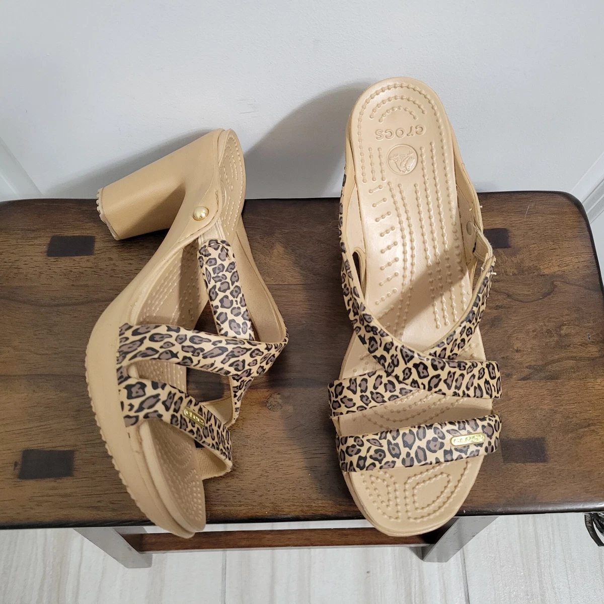 Crocs top leopard sandals