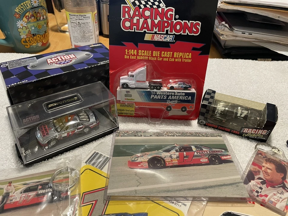 NASCAR Darell Waltrip Collection #17 coches diecast, calcomanías, llaveros Foto 2 de 4
