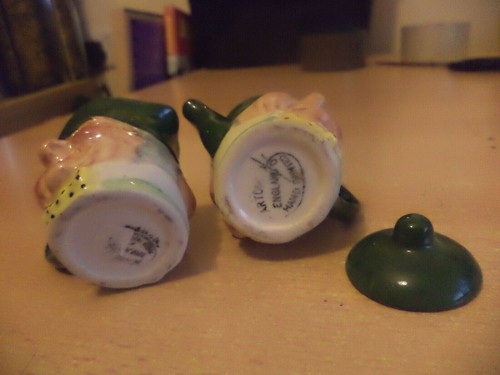 OLD VINTAGE MINIATURE MINI ARTONE HAND PAINTED NOVELTY TEA POT & jug dickens - Picture 2 of 2