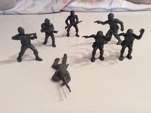 vintage plastic army men