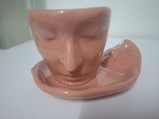 Soprammobile composto da Tazzina + Piattino in resina con volto