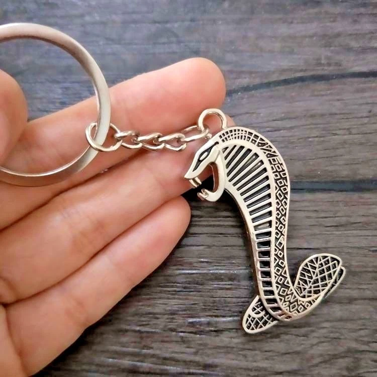 Llavero de metal con logotipo de Ford Mustang Cobra, encanto, llavero 1993 a 2021 carreras Foto 2 de 4