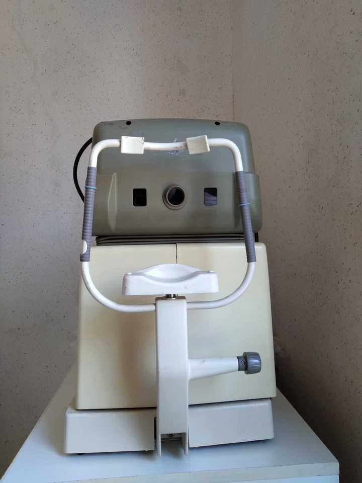 Refractómetro automático Nikon 5500 -PANTALLA ROTA- -NO FUNCIONAL- - Imagen 2 de 2