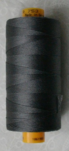 Gutermann R 753 Filament Silk, 100% Silk Thread 400m Spool, #701 Grey - 第 1/2 張圖片