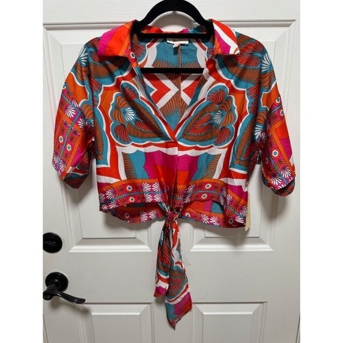 Peach cropped tie front short sleeve V neck with collar Size Small