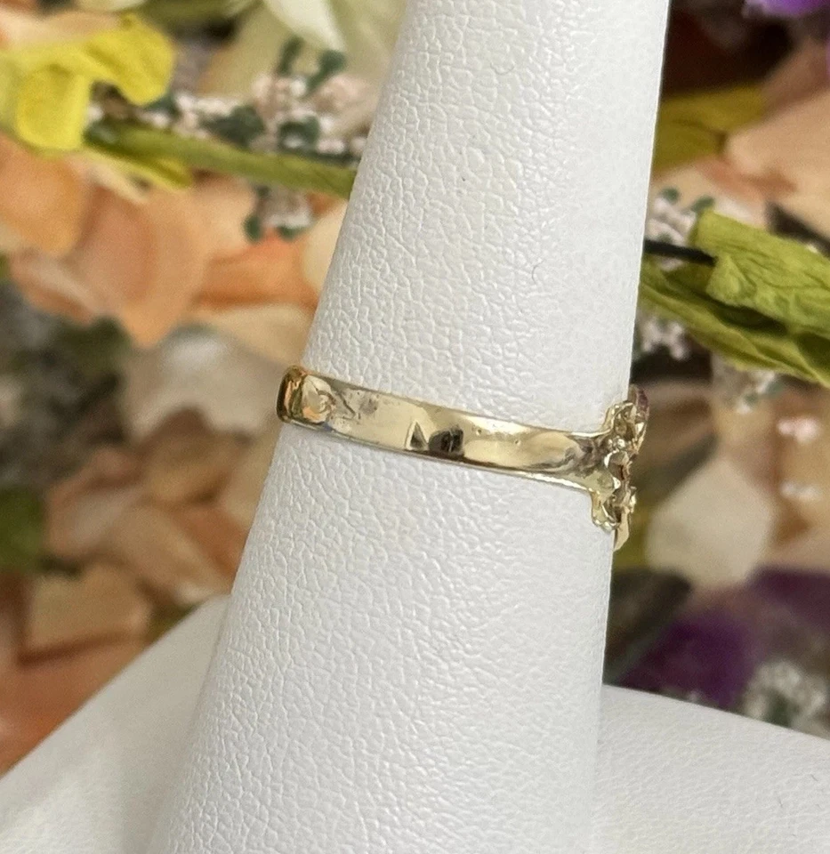 14k Yellow Gold Dainty Lightweight ￼Ladies Ornate Diamond Cut Ring Band Size 7 - Image 4 of 4