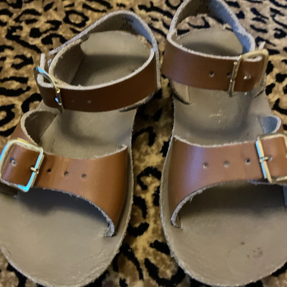 Sandalias Sun San Surfer marrón para niños pequeños talla 7 Foto 2 de 3