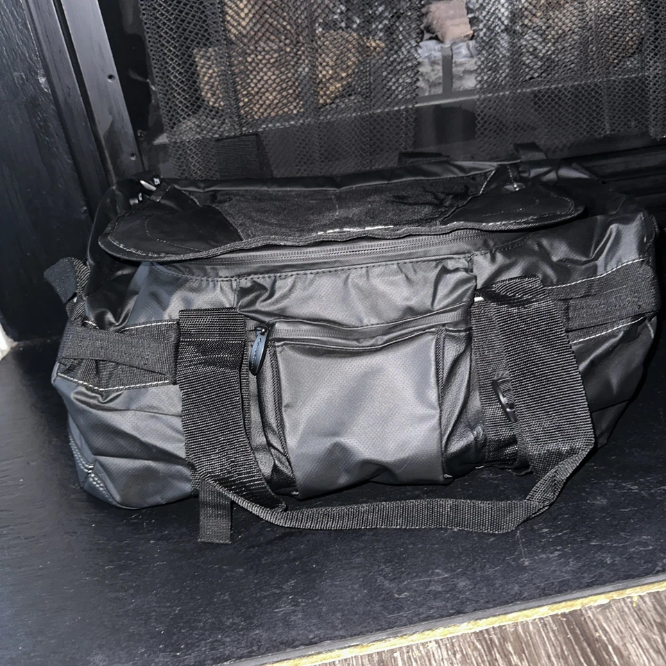 Bolsa de herramientas Husky de 20 pulgadas lona de viaje de alta resistencia con correa para el hombro negra Foto 2 de 4