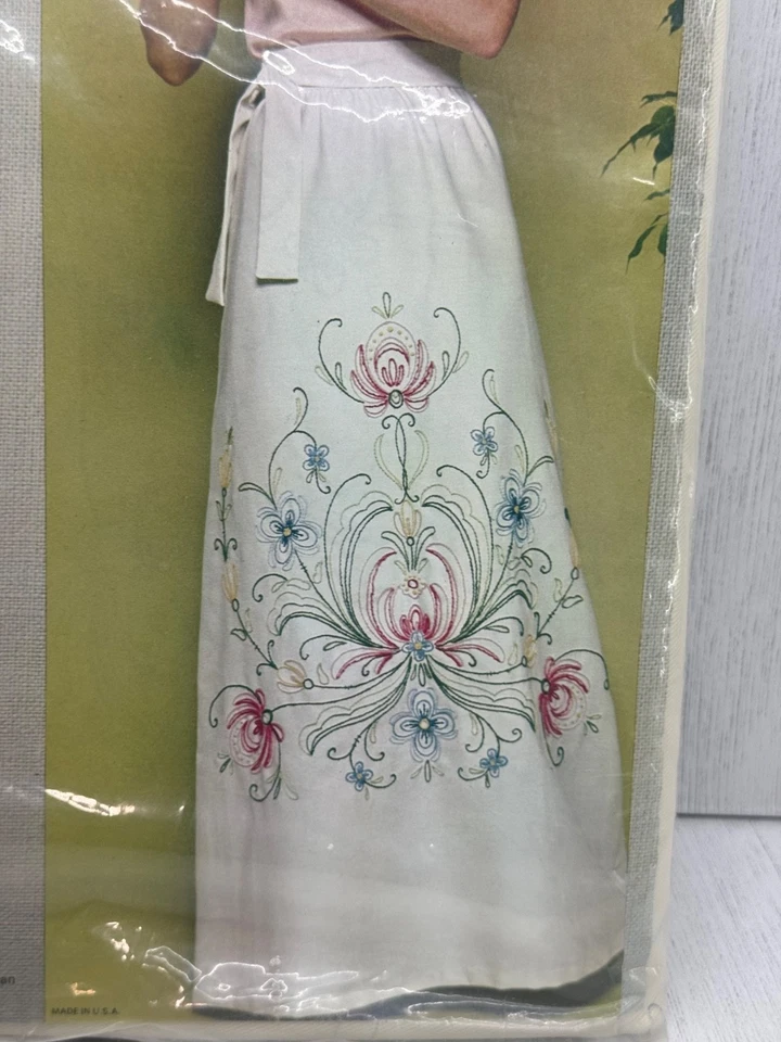 Bucilla Moda Needlecraft Elegancia Anfitriona Falda Crewel Bordado Kit 3354 Foto 2 de 4