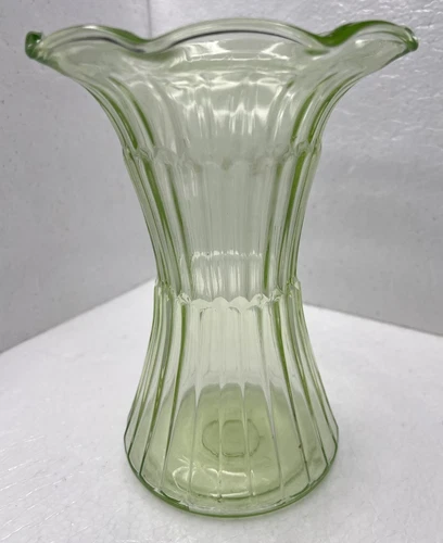 Vintage Uranium 8" Vase Vaseline 30s Depression Era - Picture 2 of 8