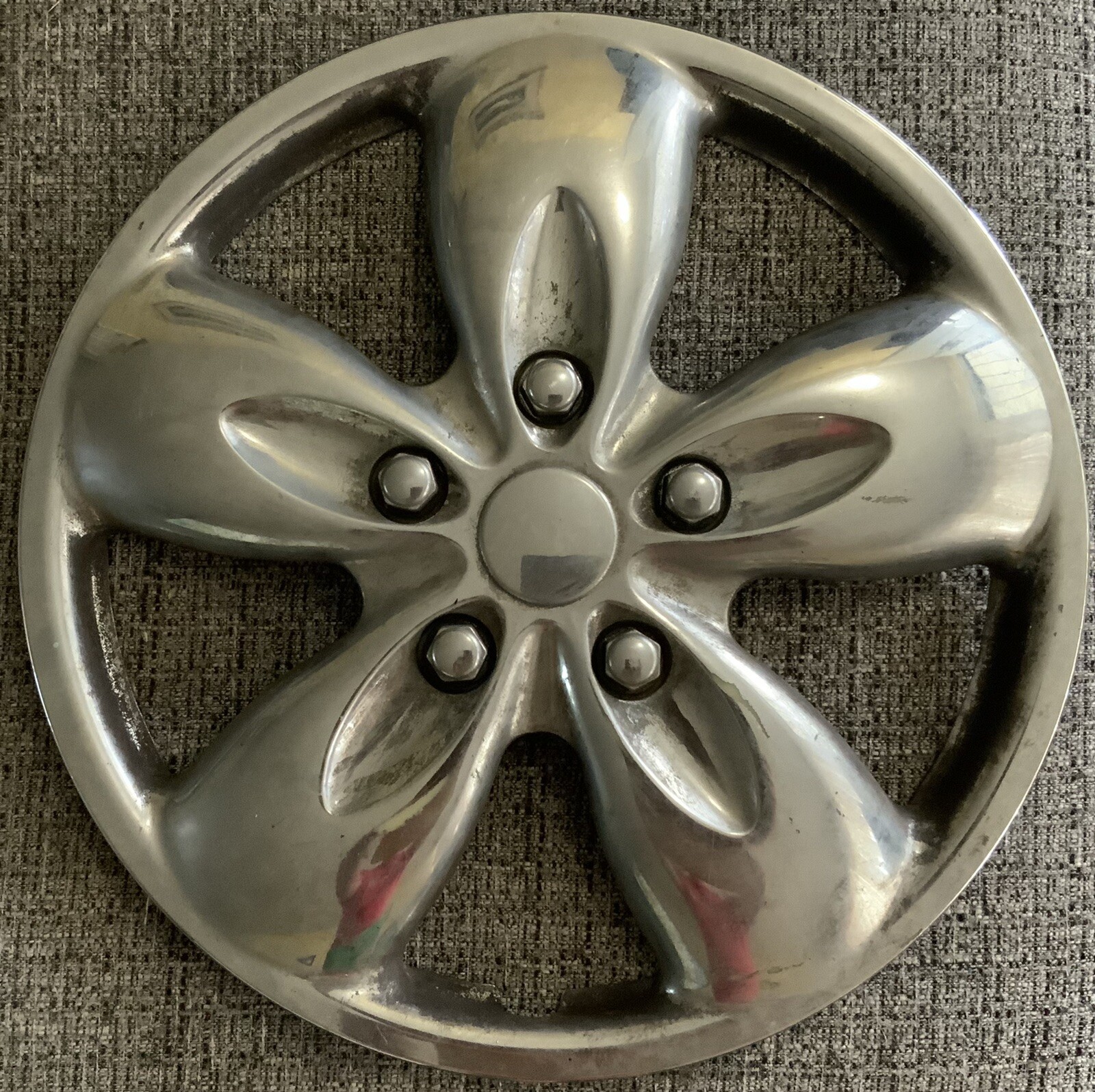 KH 5042 Plastic Hubcap Patent #s 5772287 & 5718484 Unknown 