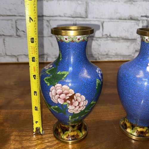 Vaso cloisonne cinese vintage 2 Jingfa smaltato blu dettagli floreali alto 6,5" - Foto 15 di 17