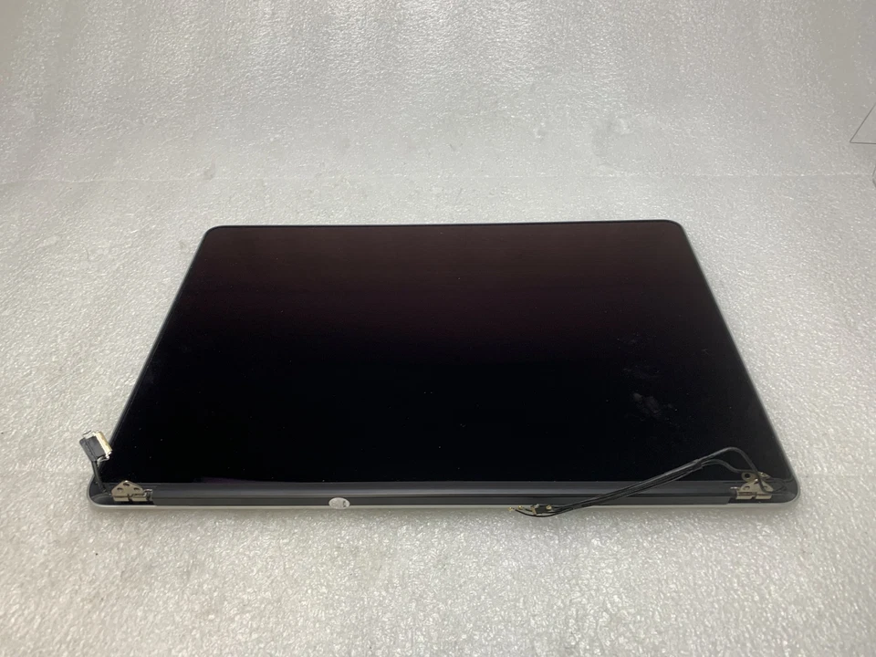 MacBook Pro A1398 15" 2015 Retina LCD Assemblaggio ARGENTO 661-02532 GRADO B - Immagine 3 di 4