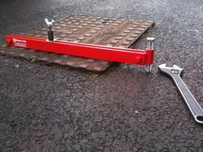 Mustang Manhole Seal Breaker Cover Break MADE IN THE UK Drain Cover DQ8